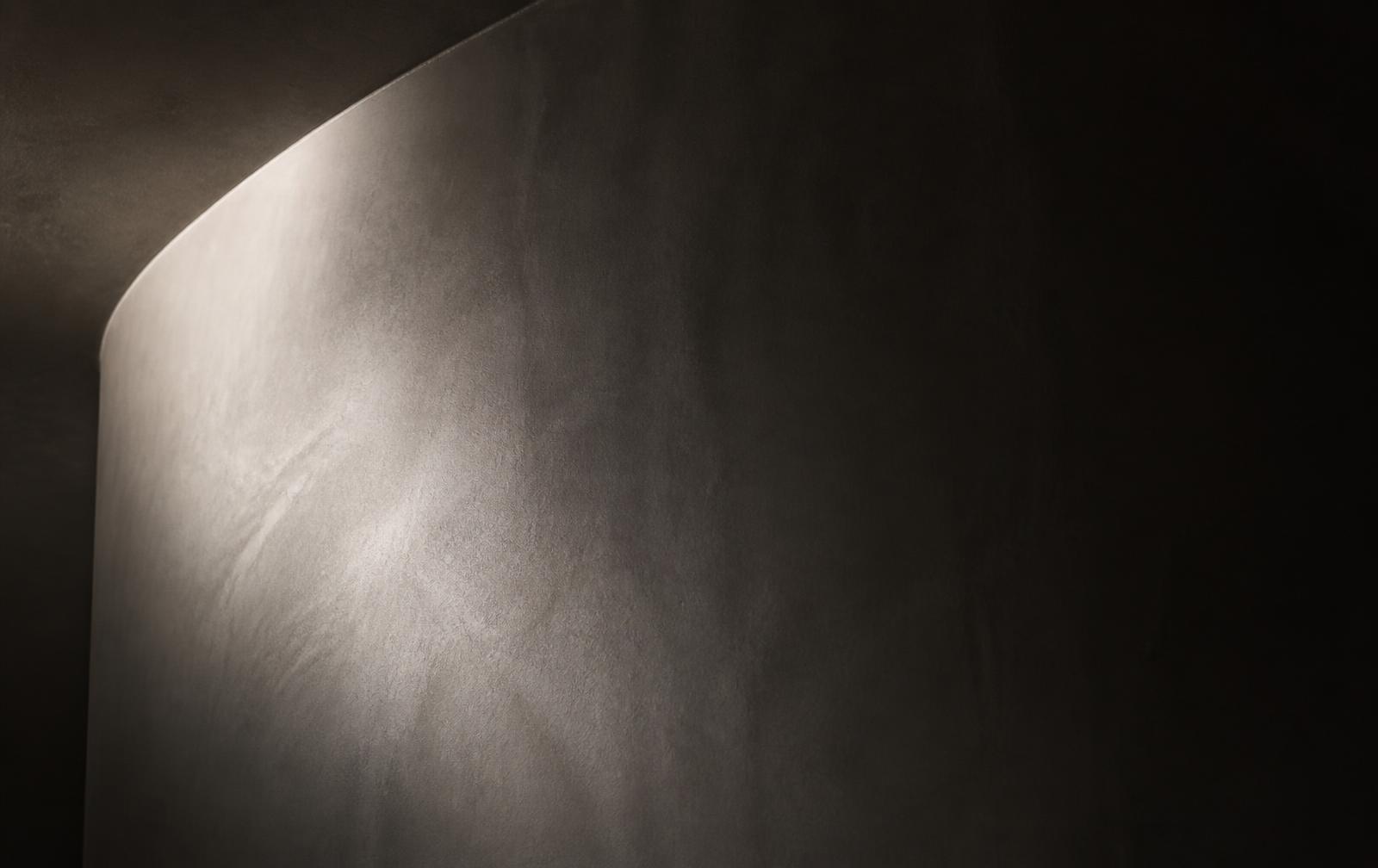 Close study of material, shadow and light